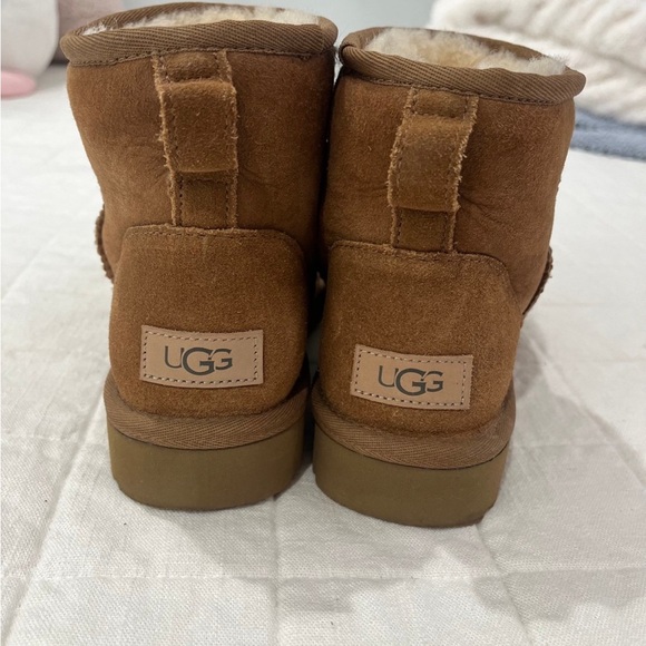 🤎🤎UGG® Classic Mini Boot /Color: Chestnut 🤎🤎 Size 8 - Picture 4 of 5